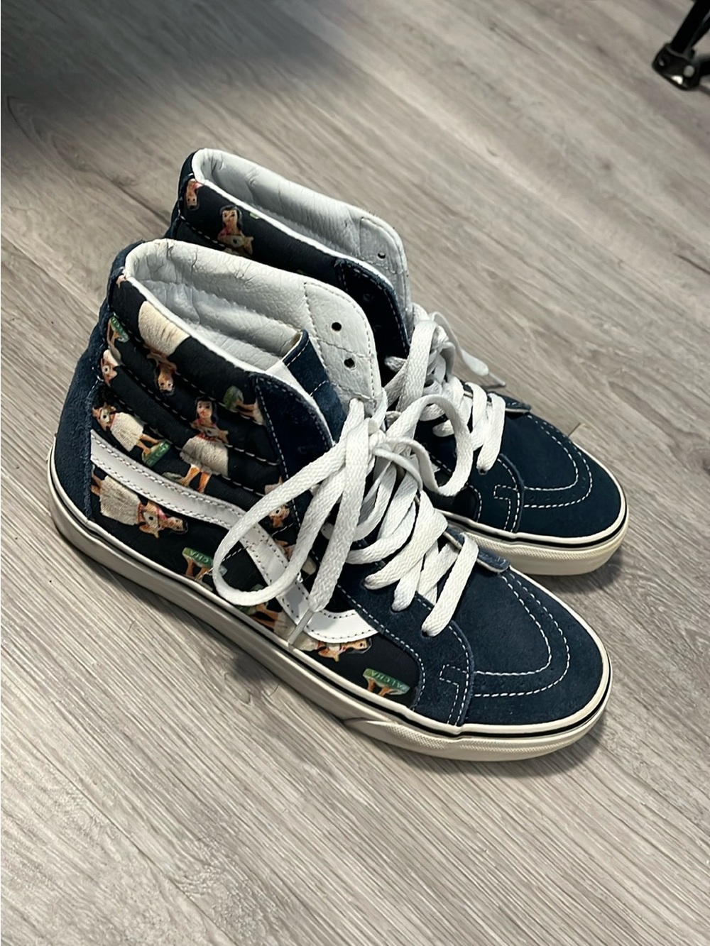 Vans Navy High-Top Sneakers with Hula Girls Size 7.5 Mens 9 Women’s